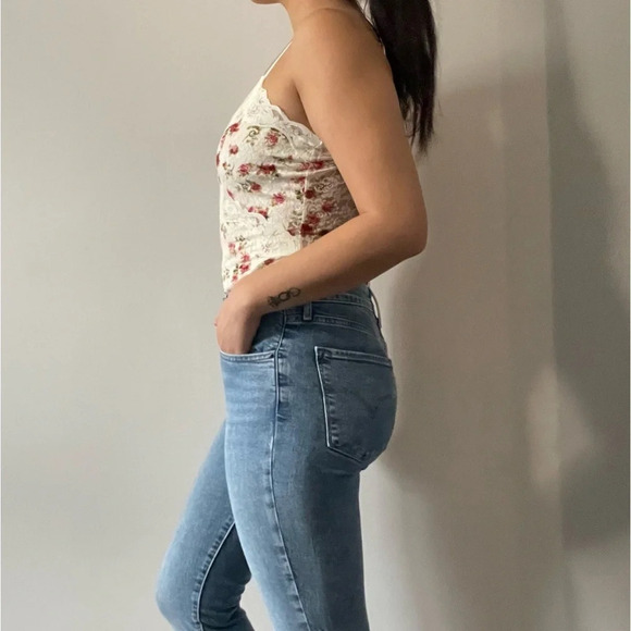 🌸 Guess Lace Floral  Bodysuit Women's ~ Size Medium!🌸 - Picture 3 of 10